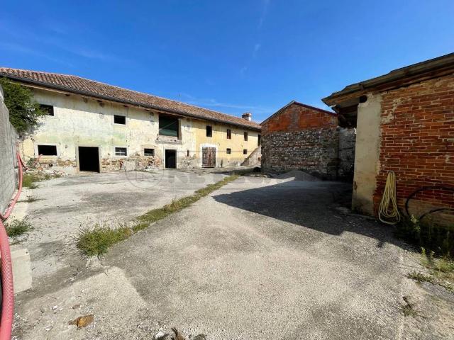 Villa in vendita a Santa Maria la Longa UD