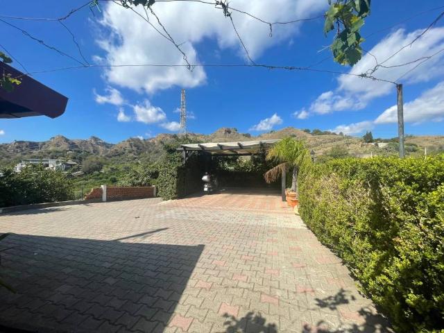 Villa in vendita a Santa Teresa di Riva ME