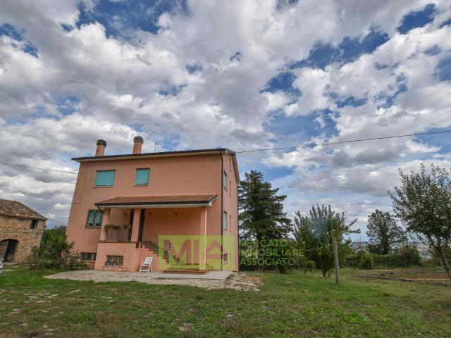 Villa in vendita a Santa Vittoria in Matenano