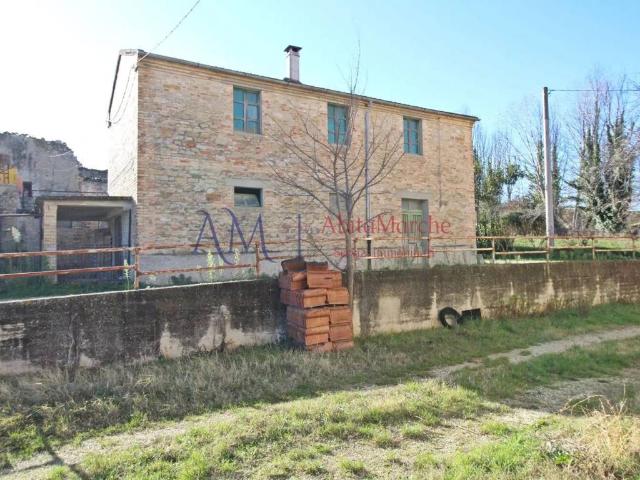 Villa in vendita a Santa Vittoria in Matenano FM