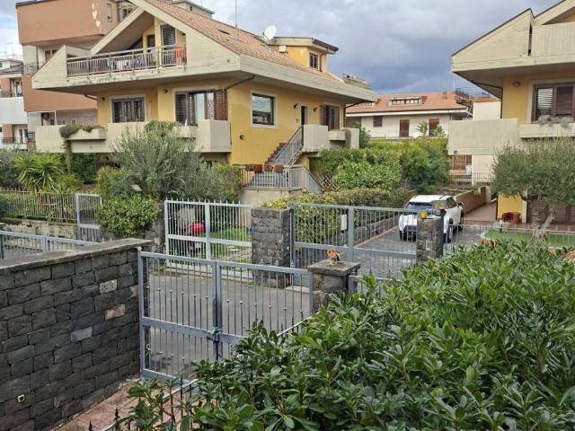 Villa in vendita a Sant'Agata li Battiati CT