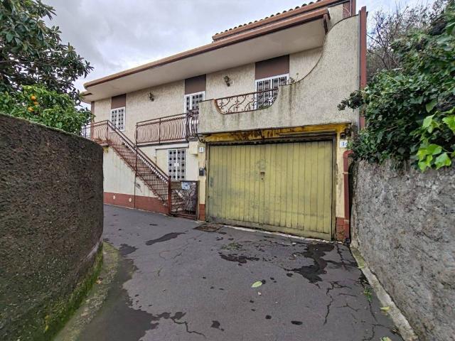Villa in vendita a Sant'Agata li Battiati CT