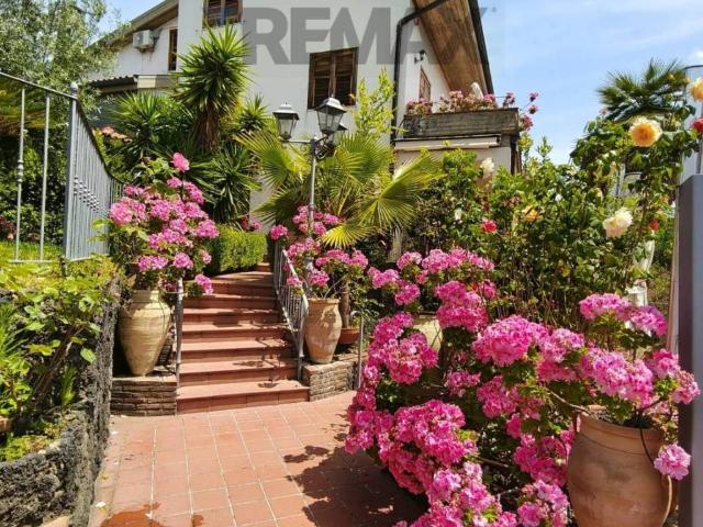 Villa in vendita a Sant'Agata li Battiati CT