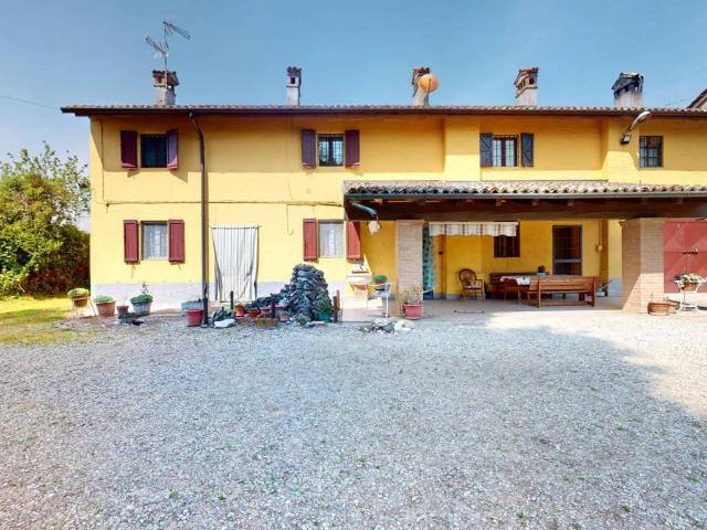 Villa in vendita a Sant'Alessio con Vialone PV
