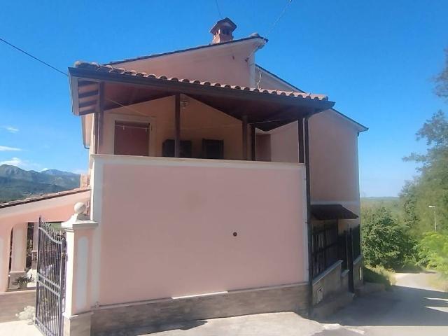 Villa in vendita a Sant'Ambrogio sul Garigliano FR