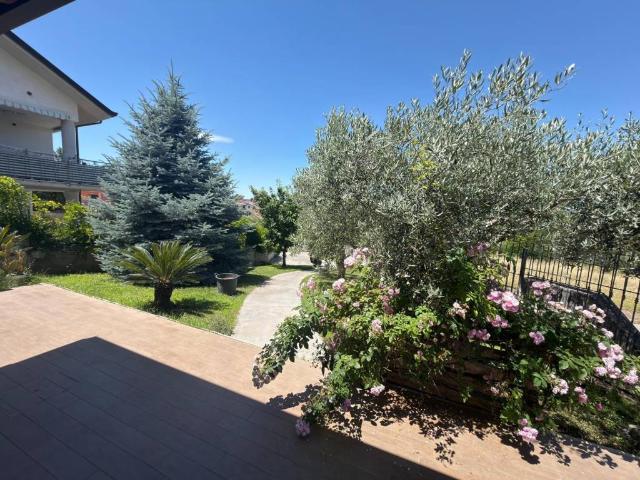 Villa in vendita a Sant'Angelo a Cupolo BN