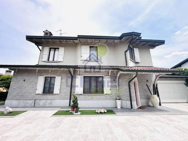 Villa in vendita a Sant'Angelo Lodigiano LO