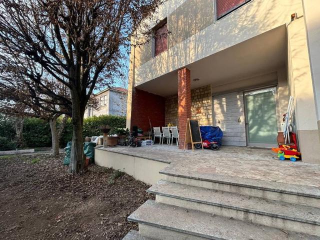 Villa in vendita a Sant'Angelo Lodigiano LO