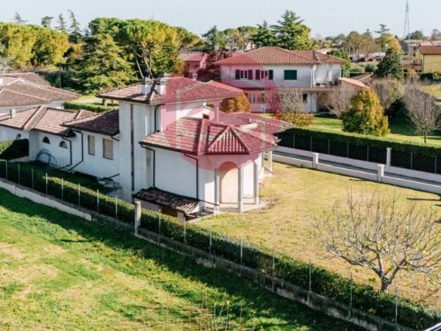 Villa in vendita a Santarcangelo di Romagna RN