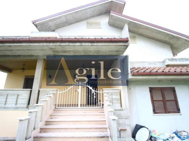Villa in vendita a Sant'Egidio alla Vibrata