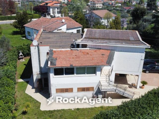 Villa in vendita a Sant'Egidio alla Vibrata TE