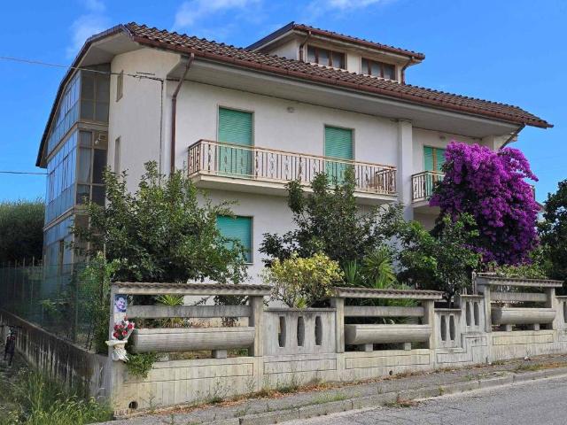 Villa in vendita a Sant'Egidio alla Vibrata TE