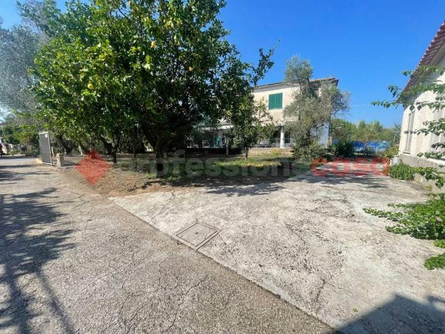 Villa in vendita a Santi Cosma e Damiano LT