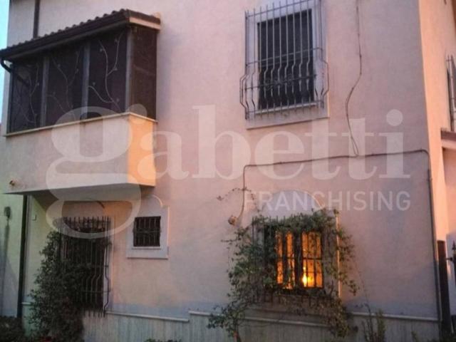 Villa in vendita a Santi Cosma e Damiano LT