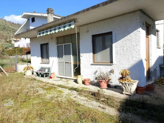 Villa in vendita a Santi Cosma e Damiano LT