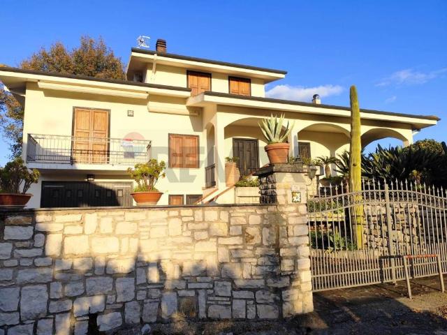 Villa in vendita a Santi Cosma e Damiano LT
