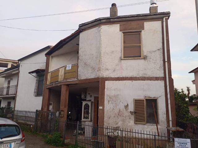 Villa in vendita a Santi Cosma e Damiano LT