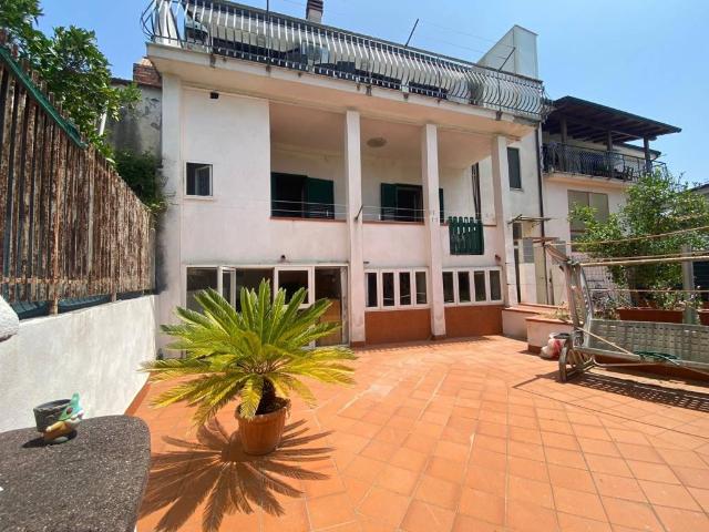 Villa in vendita a Santi Cosma e Damiano LT
