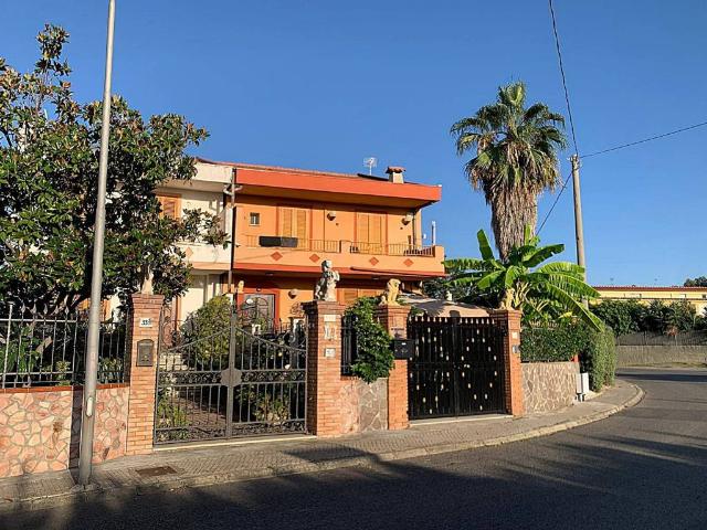 Villa in vendita a Saponara ME