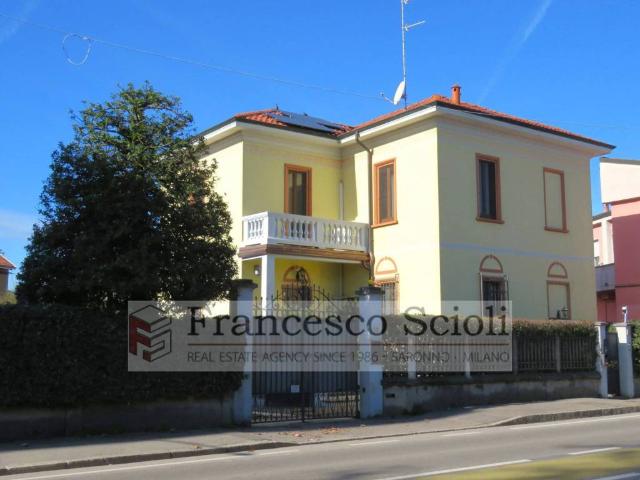 Villa in vendita a Saronno VA