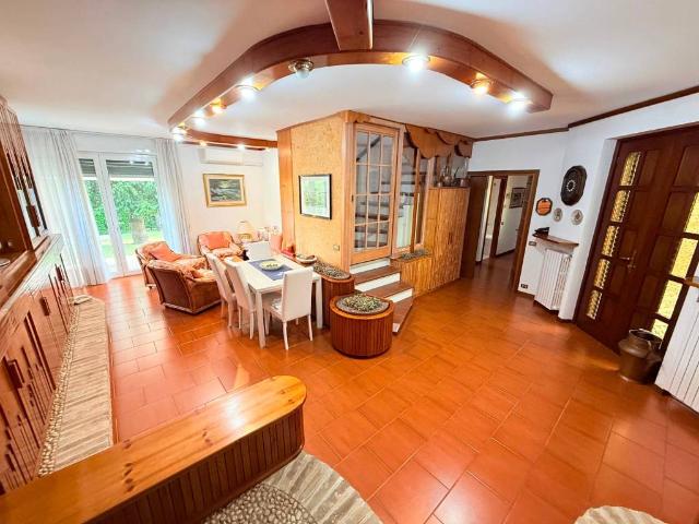 Villa in vendita a Saronno VA