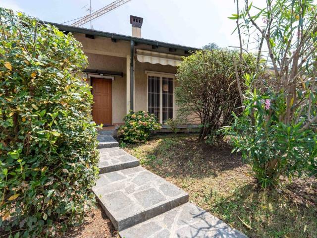 Villa in vendita a Saronno VA