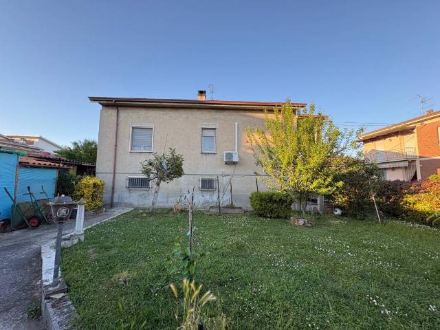 Villa in vendita a Sarmato PC