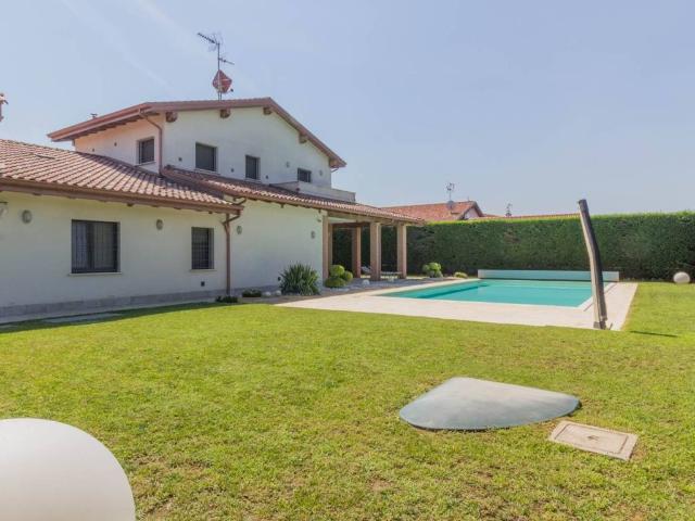 Villa in vendita a Sarmato PC