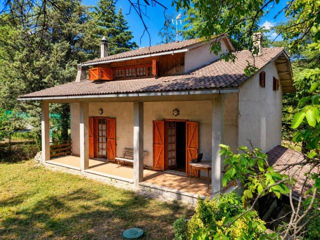 Villa in vendita a Sarnano MC