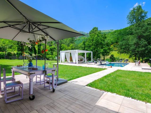 Villa in vendita a Sarnano MC