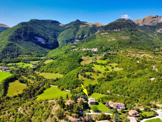 Villa in vendita a Sarnano MC
