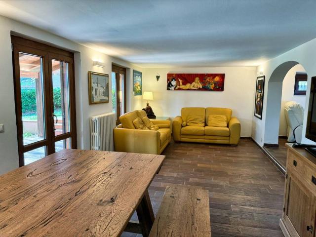 Villa in vendita a Sarnano MC