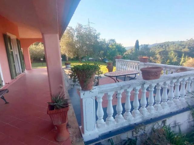 Villa in vendita a Sarzana SP