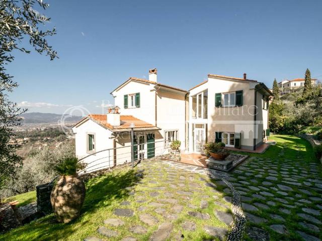 Villa in vendita a Sarzana SP