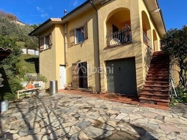 Villa in vendita a Sarzana SP