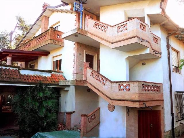 Villa in vendita a Sarzana SP