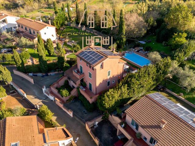Villa in vendita a Sarzana SP