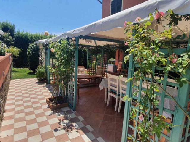 Villa in vendita a Sarzana SP