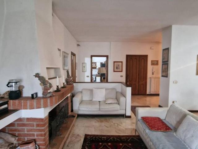 Villa in vendita a Sarzana SP