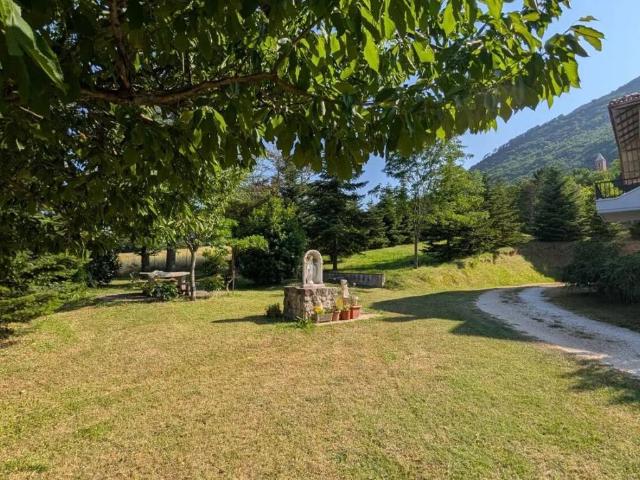 Villa in vendita a Sassoferrato AN