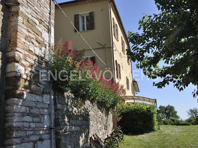 Villa in vendita a Sassoferrato AN