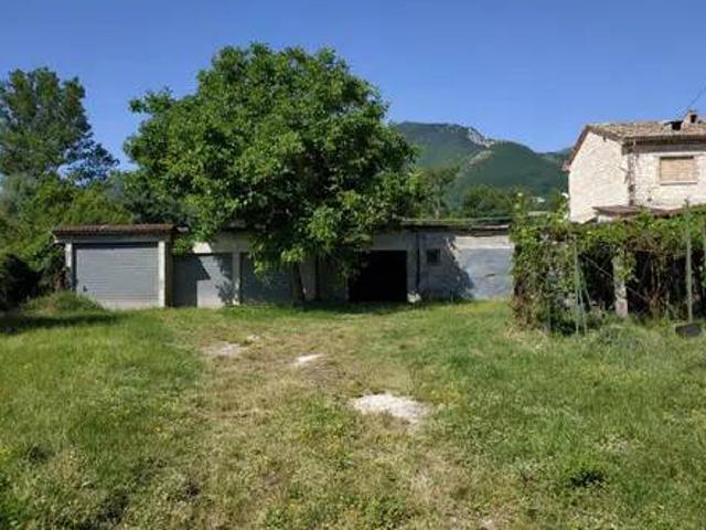 Villa in vendita a Sassoferrato AN