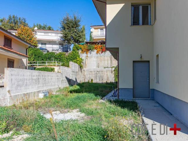 Villa in vendita a Scandriglia RI