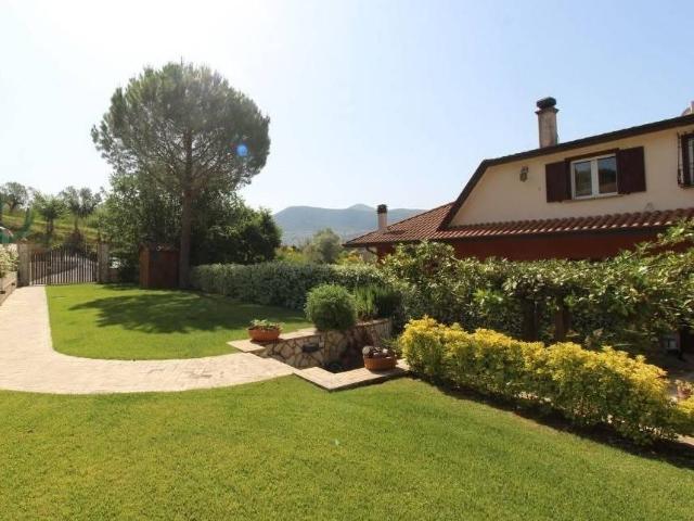 Villa in vendita a Scandriglia RI