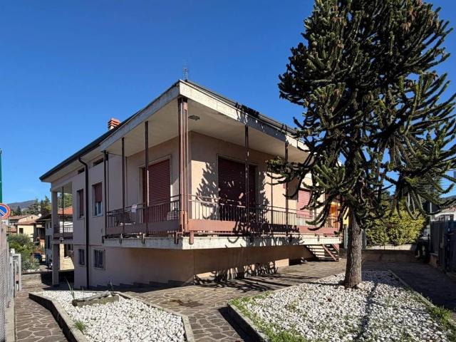 Villa in vendita a Scanzorosciate BG