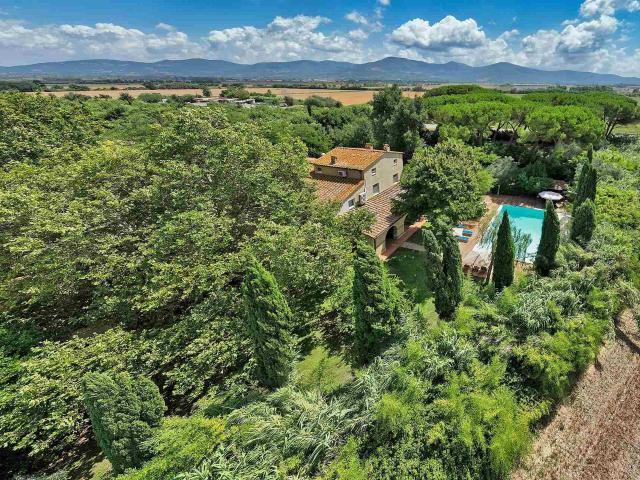 Villa in vendita a Scarlino. Immersa nel verde della Maremma. 625m² Scarlino Scalo