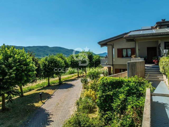 Villa in vendita a Scheggia e Pascelupo 440m² Scheggia e Pascelupo