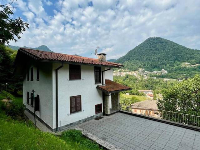 Villa in vendita a Schignano