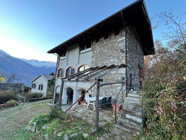 Villa in vendita a Settimo Vittone TO