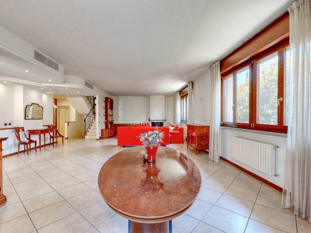 Villa in vendita a Settimo Milanese MI